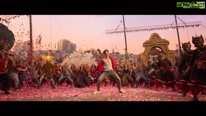 Hussain Dalal Instagram - Dance ka bhoot chadiya !! #brahmāstra #brahmastra September 9. Here we come !! ♥️