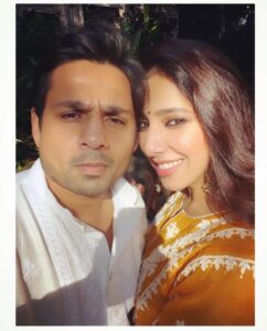 Hussain Dalal Instagram - Happy Diwali to all of you from me and my Phuljadi ✨@zeebamiraie  #diwali #deepawali ♥️🪔💥💥🪔♥️