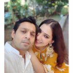 Hussain Dalal Instagram - Happy Diwali to all of you from me and my Phuljadi ✨@zeebamiraie #diwali #deepawali ♥️🪔💥💥🪔♥️