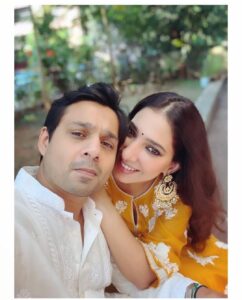 Hussain Dalal Instagram - Happy Diwali to all of you from me and my Phuljadi ✨@zeebamiraie  #diwali #deepawali ♥️🪔💥💥🪔♥️