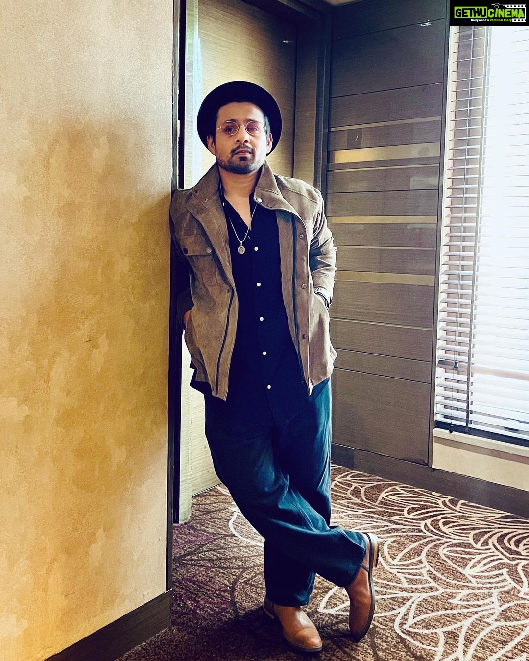 Hussain Dalal Instagram - Jee karda ! @abbasdalal @maddockfilms @nonu_chidiya @tamannaahspeaks @anyasinghofficial @aashimgulati @suhailnayyar @samvednasuwalka @malhar028 @primevideoin @aparnapurohit Styled by and 📸 by the coolest cat in town @zeebamiraie @bibizeebamiraie thank you baby I love you ♥️