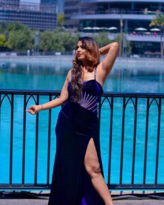 Inaya Sultana Instagram - You can’t turn your eyes on Burj khalifa 

Comment yes or no 

My dubai trip 

Pc : @human_o_grapher @its_titus_john 

#dubai #dubailife #mydubaipics #burjkhalifa #uae #travel #worldstallestbuilding #beautywithbrains #hotgirlsummer