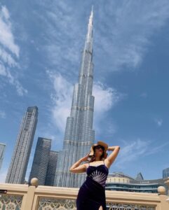 Inaya Sultana Instagram - You can’t turn your eyes on Burj khalifa Comment yes or no My dubai trip Pc : @human_o_grapher @its_titus_john #dubai #dubailife #mydubaipics #burjkhalifa #uae #travel #worldstallestbuilding #beautywithbrains #hotgirlsummer