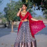 Inaya Sultana Instagram - “On the occasion of Ugadi, I wish a blessed year ahead…. ... Outfit:@navyasri_mandava Styling: @stylebyrajasree Mua:@makeupbychandusha Jewellery:@shubampearls Photography: @suresh_upputuri @teamperfectframes