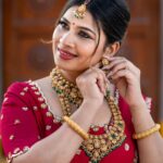 Inaya Sultana Instagram - “On the occasion of Ugadi, I wish a blessed year ahead…. ... Outfit:@navyasri_mandava Styling: @stylebyrajasree Mua:@makeupbychandusha Jewellery:@shubampearls Photography: @suresh_upputuri @teamperfectframes