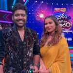 Inaya Sultana Instagram - BB house lo mem antha kottukuna tittukuna Baita we are good friends @singerrevanth #adhivaramwithstarmaparivaram #biggboss #bb6telugu #revanth