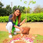 Inaya Sultana Instagram - Planted saplings #greenindiachallenge im very happy to part of #greenindiachallenge Don’t wait for someone to bring you flowers PLANT your own GARDEN and decorate your own soul