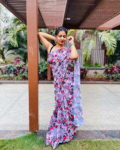 Inaya Sultana Instagram - Swipe<<< #saree #sareelove #fashion #sarees #sareelovers #onlineshopping #sareesofinstagram #sareefashion #sareedraping #indianwear #sareeblouse #india #ethnicwear #indianwedding #love #traditional #handloom #kurti #wedding #lehenga #sareeindia #silksaree #silksarees #indianfashion #sareelover #silk #style #instagram #sareestyle #sareecollection