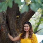 Inaya Sultana Instagram - Don’t look at the caption, look at me 🤞🏻 Pc @nikhil_kyatham Outfit by @gummadidalashashi.label Stylist @aparna_chowdaryy__ #adivaramwithstarmaaparivarm @starmaa #starmaa #sankrantispecial