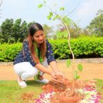 Inaya Sultana Instagram - Planted saplings #greenindiachallenge im very happy to part of #greenindiachallenge Don’t wait for someone to bring you flowers PLANT your own GARDEN and decorate your own soul