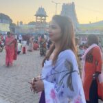 Inaya Sultana Instagram - #tirumaladarshanam🙏 #tirupatibalaji🙏 Outfit @girijadesngrgiri Tirupati Balaji Temple Tirumala..... Andhra