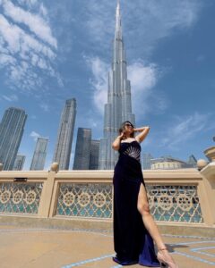 Inaya Sultana Instagram - You can’t turn your eyes on Burj khalifa 

Comment yes or no 

My dubai trip 

Pc : @human_o_grapher @its_titus_john 

#dubai #dubailife #mydubaipics #burjkhalifa #uae #travel #worldstallestbuilding #beautywithbrains #hotgirlsummer