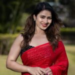 Inaya Sultana Instagram - #kranthi movie promotions Kranthi movie in @ahavideoin #movies #newmovies #thrillermovie #kranthi #tollywood #tollywoodhotactress #tollymore #telugufilms #actresshot #saree #sareelove #sareedraping #sareecollection
