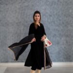 Inaya Sultana Instagram - Elegant black kaaftan for ramdan kareem 💞🌙 Designed by @starrydreamsofficial Pc : @satishkumarteku #ramdnkreem #ramdan2023 #fashion #kaftaan #indiantraditionalwear #eleganceblack #blackdresses #kaftaanstylesuits