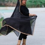 Inaya Sultana Instagram - Elegant black kaaftan for ramdan kareem 💞🌙 Designed by @starrydreamsofficial Pc : @satishkumarteku #ramdnkreem #ramdan2023 #fashion #kaftaan #indiantraditionalwear #eleganceblack #blackdresses #kaftaanstylesuits