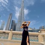Inaya Sultana Instagram - You can’t turn your eyes on Burj khalifa Comment yes or no My dubai trip Pc : @human_o_grapher @its_titus_john #dubai #dubailife #mydubaipics #burjkhalifa #uae #travel #worldstallestbuilding #beautywithbrains #hotgirlsummer