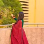 Indravathi Chauhan Instagram – Beauty in simplicity ❤️💃😍….

Outfit/ : @jahnaviprudhvi
Jewallaries: @sylee_ethnic