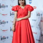 Indravathi Chauhan Instagram – Lady in Red holding ‘THE BLACK LADY’❤️Thankyou @filmfareme 🙏🏻😍
Outfit/: @dahlia_label 
Jewallary/: @achyut_fashionz 
Pc/: @vistaarmedia
Mcp/: @glamup_by_sushmitha