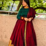 Indravathi Chauhan Instagram – Nothing attracts attention like a red saree.😍❤️

Outfit/: @maharajathelable11 
Jewallaries: @sylee_ethnic