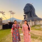 Indravathi Chauhan Instagram – Harahara Mahadev! 🕉🙏🏻❤️@indravathichouhan❤️#adiyogishivastatue🔱 Coimbatore 🥰#ishafoundation #sadguru