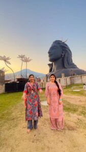 Indravathi Chauhan Instagram - Harahara Mahadev! 🕉🙏🏻❤️@indravathichouhan❤️#adiyogishivastatue🔱 Coimbatore 🥰#ishafoundation #sadguru