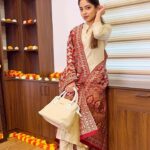 Ishaani Krishna Instagram - Onam is here! 🌼🌷🌺🌸 Here’s a guide to ace all your onam looks and thanks to @shoppers_stop I could find everything I needed at one place! 😍 Here’s the 3 onam looks for your Onam Celebration. 1st Look • Outfit - @neerusindia • Bag - @baggitworld • Sandals - @catwalkshoes • Earrings - Pretty Women Fashion Jewellery 2nd Look • Outfit - Kashish • Bag - Lino Perros • Sandals - @catwalkshoes • Earrings - Pretty Women Fashion Jewellery 3rd Look • Outfit - Kashish • Bag - Lino Perros • Sandals - @catwalkshoes • Earrings - Pretty Women Fashion Jewellery Explore the wide range of ethnic styling from @shoppers_stop for variety of brands to slay your festive looks. Hit the nearest @shoppers_stop store or shoppersstop.com to get your hands on the best of festive collection! #shopperstop #onam #styling #festive