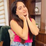 Ishaani Krishna Instagram - If you guys haven’t shopped for the cult products from @olayindia then check out Nykaa’s Pink Love Sale as they are upto 51% off ⚡️🛒 I really like Olay’s AHA Serum which helps to reduce 5 year old stubborn acne marks in just 4 weeks & evens the skin tone. And the Retinol 24 Serum provides overnight hydration & is beauty sleep in a bottle. Both have Niacinamide & are fast absorbing. Shop now on the Nykaa Pink Love Sale and thank me later 💁🏻‍♀️💖 #Ad #OlayAHASerum #OlayRetinol24Serum #BeautySleepInABottle #GoneIn4Weeks #Skincare #AmPm #OlayIndia