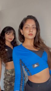 Ishaani Krishna Instagram - 💙🖤

#rideit #dance #trend #tending #trendingreels #instareels #dance #sisters #ishaanikrishna #hansikakrishna