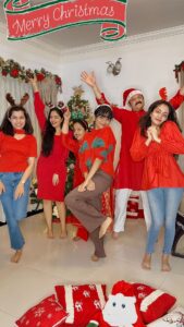 Ishaani Krishna Instagram - Jingle Bells 🔔♥️
#merrychristmas #jinglebells #trend #trending #reels #christmasreels #dance