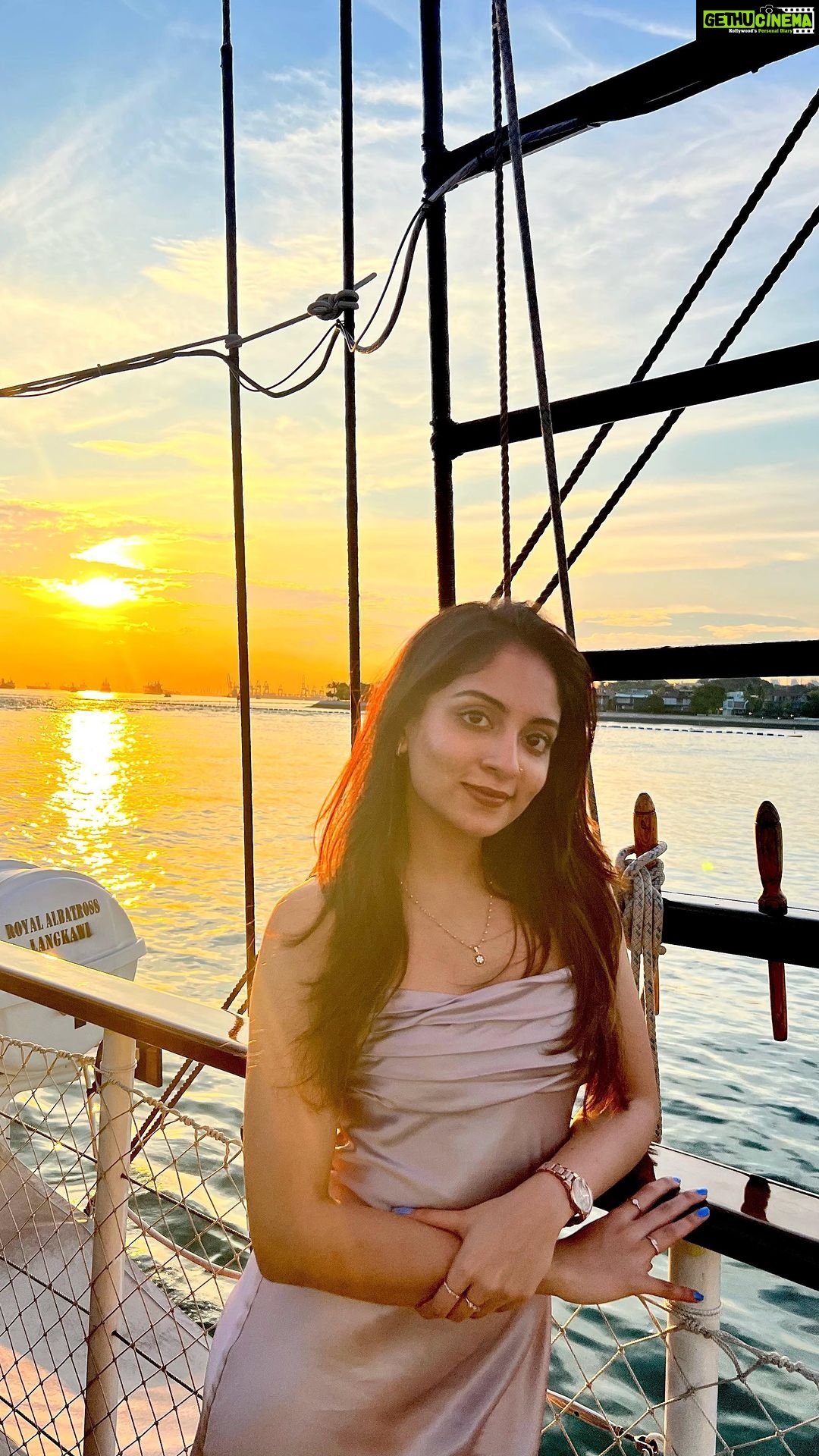 Ishaani Krishna Instagram - 🤎 #reels #instareels #anti-hero #taylorswift #tend #trending Singapore River Cruise