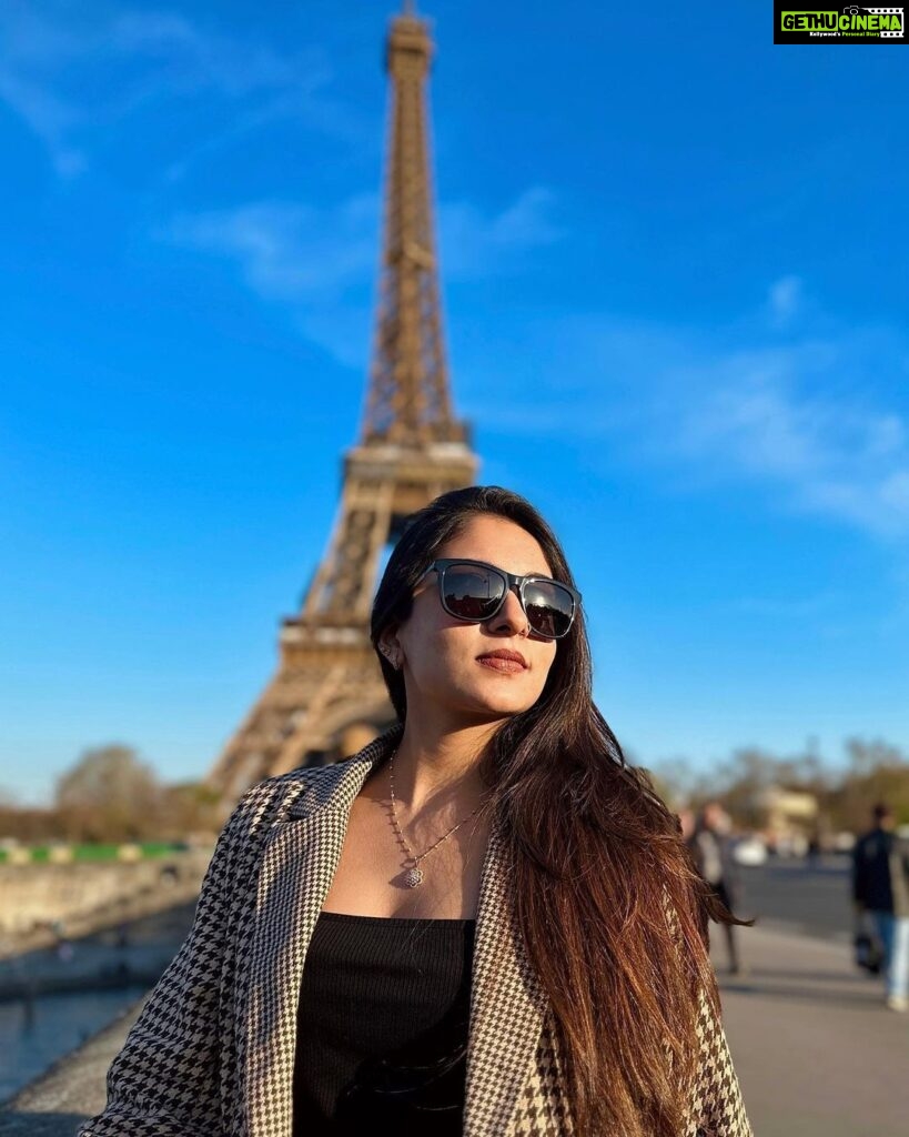 Ishaani Krishna Instagram - 🖤 Eiffel Tower, Paris, France