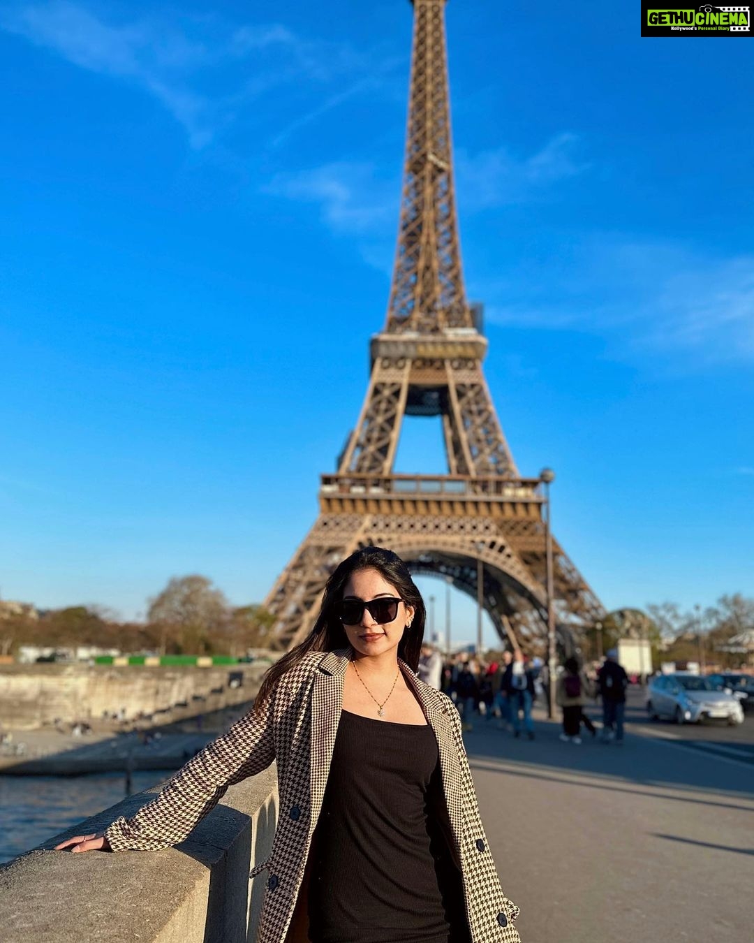 Ishaani Krishna Instagram - 🖤 Eiffel Tower, Paris, France