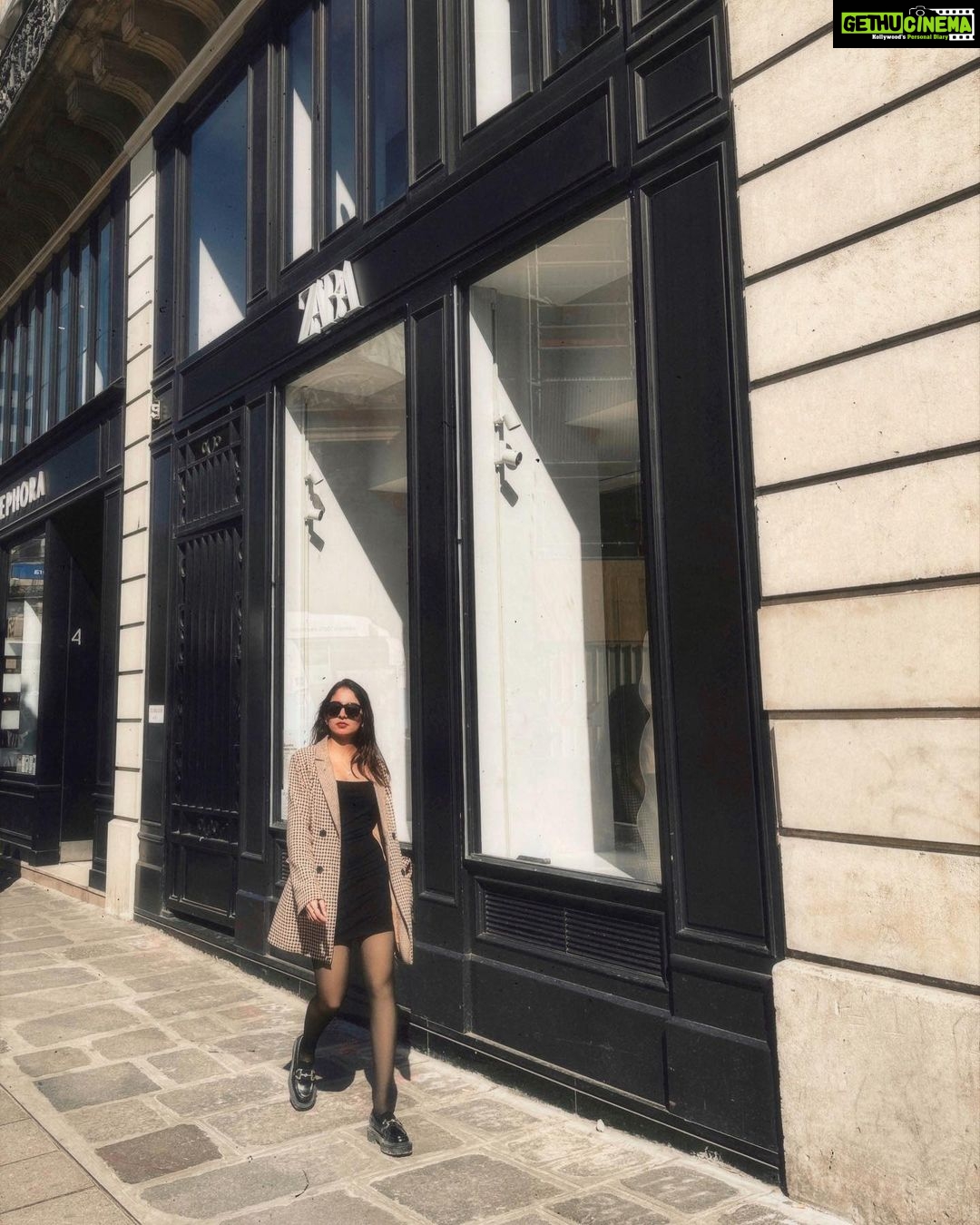 Ishaani Krishna Instagram - 🖤 Eiffel Tower, Paris, France