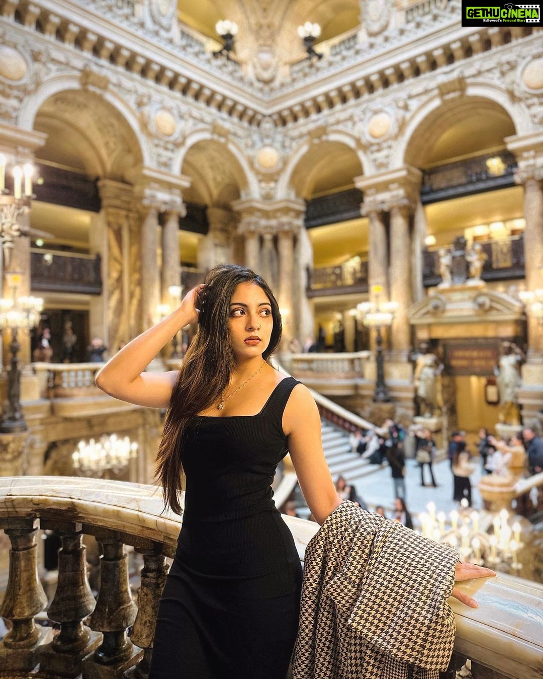 Ishaani Krishna Instagram - 🕯️🖤 L'opéra De Charles Garnier