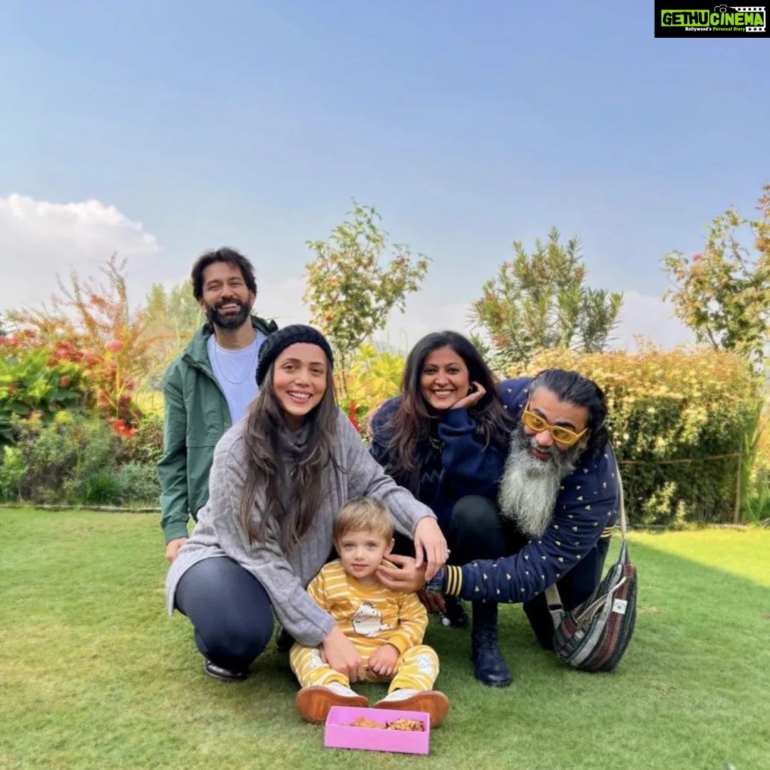 Jankee Parekh Instagram - All you need is Love & A Box of Cookies Srinagar