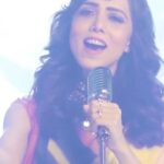 Jankee Parekh Instagram - My first ever Raas Garba video that garnered so much love on YouTube ❤️ here’s a shoutout to everyone associated with this song😍😍 @arpanmahida @hiralbrahmbhattofficial @uncutstories_films #NavratriDay7 #RaasgarbawithJankee