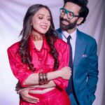 Jankee Parekh Instagram - 𝒲ℯ 𝒸𝓁ℯ𝒶𝓃 𝓊𝓅 𝓌ℯ𝓁𝓁.. after the diapers, dishes, groceries et al… 📷 @horilhumad 👗 @amritasaluja01
