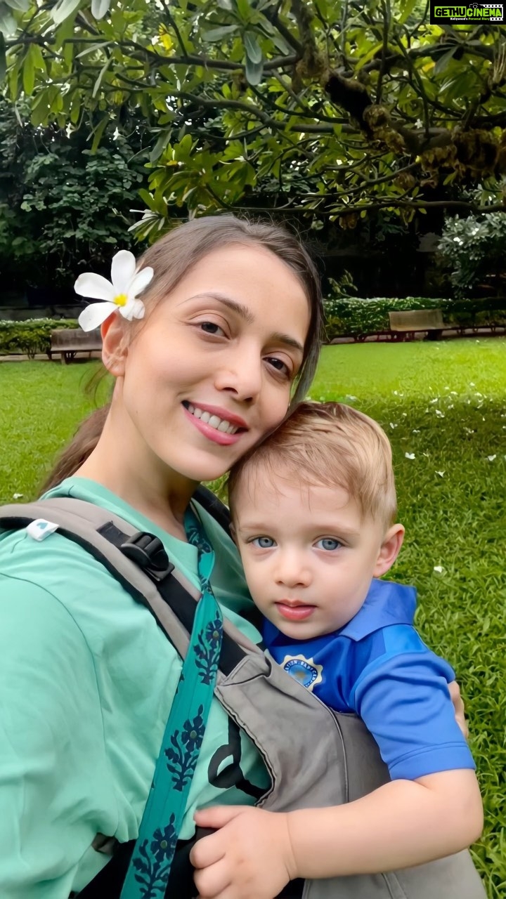 Jankee Parekh Instagram - Hello World, Mumma and I visit this very quaint garden close to our home every single day... Even when I am under the weather, I insist Mumma to tie me on her sling and take me outdoors, being there calms my senses and gives me peace. There’s a big banana tree & a champa tree. We sit under the champa tree & Mumma tells me stories about life, kittens and the solar system. We listen to birds chirping and if I am lucky I get to see the black butterfly hopping from one flower to the other. But my favourite part of the evening is meeting the security guard of the garden who has bunny teeth and is really kind. He is currently trying to teach me ‘how to snap my fingers’... I wonder how you peeps do it so easily? Well, this is my daily ritual with my Mumma. What’s yours? Have a Suflicious Sunday y’all ❤️