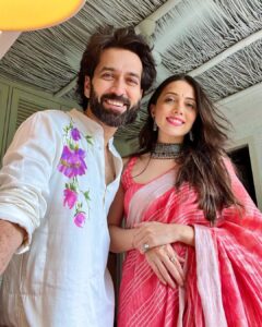 Jankee Parekh Instagram - With ma homegirl 😍 . . . Wearing @muksweta Style @dinky_nirh P.S. Insane vocals by @sanjithhegde 🔥