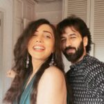 Jankee Parekh Instagram - Cause we are the 90s kids 🤙🏼📼🎮 Share your favourite 90s chart buster and maybe I can convince @jank_ee to sing it with me 😀