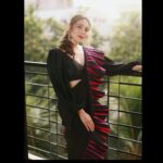 Jankee Parekh Instagram – 🖤

#Aboutlastnight #PinkvillaStyleIcons @pinkvilla 

A Team – 
📸 @horilhumad 
Styled by @amritasaluja01 
Saree @ka_sha_india 
Blouse @amritasaluja01 
Makeup @sonamvaghani.mua 
Hair @hairbysharda 
Earrings @noor_jewelsofnow