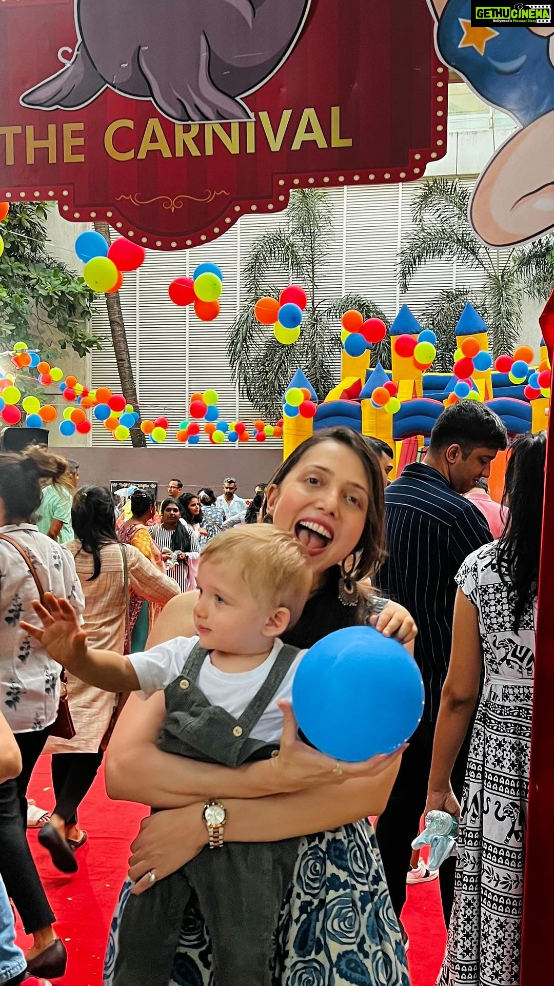 Jankee Parekh Instagram - Morning World, Apologies for being MIA but I have quite a hectic schedule these days. I am busier than my folks 🙄 Kinda bummed about my last day at school today but that’s me having a great time at the school Carnival Party with my crew! P.S - My Mumma may seem more excited than me but don’t go by my poker face, I had a blast ! Have a Sufilicous Day, peeps 😍 #TheSufiStory #SufiandFolks #SufiandMaa