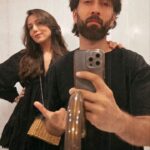 Jankee Parekh Instagram – Hey @babysufim
This is a story of your folks when they arenโt being parentsโฆ
feat. Uncle @swankybyjovelfernandes Aunt @eden.ferns and forever gate/heart crasher @kashmira_irani โค๏ธ