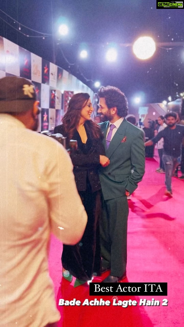 Jankee Parekh Instagram - The one thing I have taken away from the damn pandemic is to celebrate & cherish every good day in life. This was on such… Thank you @jank_ee for showing me how to rock a suit and for choosing to walk alongside since time immemorial. 💚 Watch #ITAawards2021 on @starplus tonight at 9 Film artists: @araalexanderofficial x @photoeekaysid