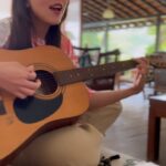 Jankee Parekh Instagram - Untuned guitar, sunglasses almost falling off on my head .. but still stealing some time off to sing one of my favourite songs .. Just another weekend with the Mehtas boys ❤️😍