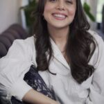 Jankee Parekh Instagram - Recently I was researching about adding a serum to my skin care routine as I have been neglecting my skincare rituals & been feeling like my skin has become dry & dull. I stumbled upon the fact that - As one grows older, the Hyaluronic Acid production in the body starts to decline leading to loss of moisture which makes the skin loose it’s glow ultimately & makes a person look aged. To get rid of the dullness I got my hands on the ‘Hyaluronic Acid Serum’ by @lorealparis. This HA Serum is the No.1 serum in the world which penetrates deep to hydrate the skin & reduces fine lines. Go try for yourself & get youthful looking skin ;) #PowerOfHA #Collab