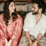 Jankee Parekh Instagram – 𝓣𝓱𝓲𝓼 𝓲𝓼 उस❤️

.
.
.

तसवीर शाला: @light_chamber @sekhonmaninder 

पोशाक दीदी: @shivanishirali @amritasaluja01
