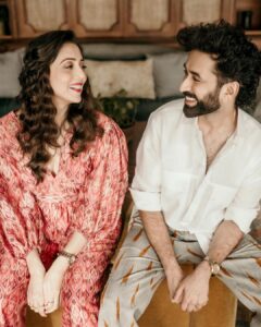 Jankee Parekh Instagram - 𝓣𝓱𝓲𝓼 𝓲𝓼 उस❤️ . . . तसवीर शाला: @light_chamber @sekhonmaninder पोशाक दीदी: @shivanishirali @amritasaluja01
