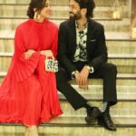Jankee Parekh Instagram - Sitting on those steps, putting on the swag... With BAE next to me, twinning with my bag 😬 Mini bag @oceana_clutches Styling @stylingbyvictor @sohail__mughal___ Photo @ayushdas
