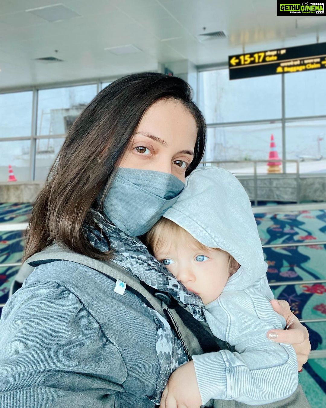 Jankee Parekh Instagram - Sufi holding onto Mumma as he gears up to attend his 1st ever wedding... Couldn't have asked for a better start for him, with #ThebestparthofMi celebrations. @bhoomiparekh26 @twoparthstory Goa International Airport